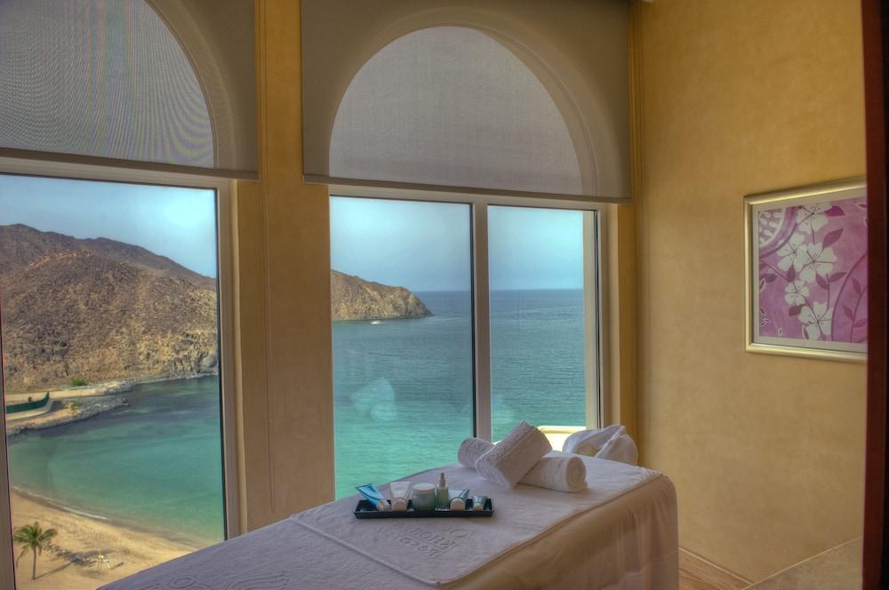 Oceanic оаэ. Отель Oceanic Khorfakkan Resort & Spa. Oceanic Resort Spa Khorfakkan Beach 4 Объединенные арабские эмираты Корфаккан. Oceanic Khorfakkan Resort Spa 4 фото. Oceanic Korfakkan Resort & Spa 4* номера.